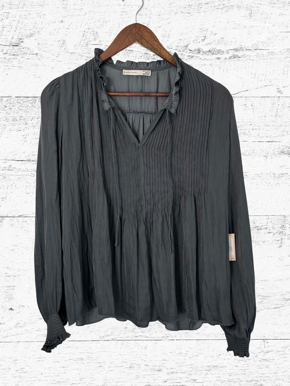 Black Tape Gray Ruffled Long Sleeve Blouse